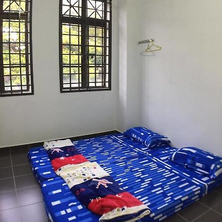 Jiaxin Hostel Улу Тирам Екстериор снимка