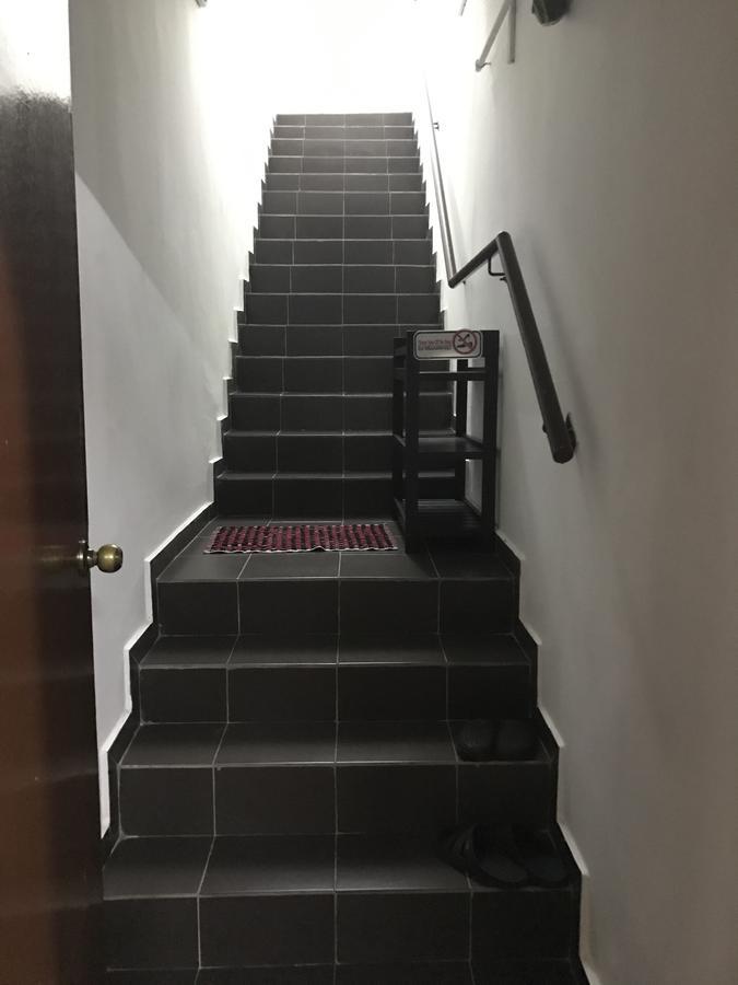 Jiaxin Hostel Улу Тирам Екстериор снимка