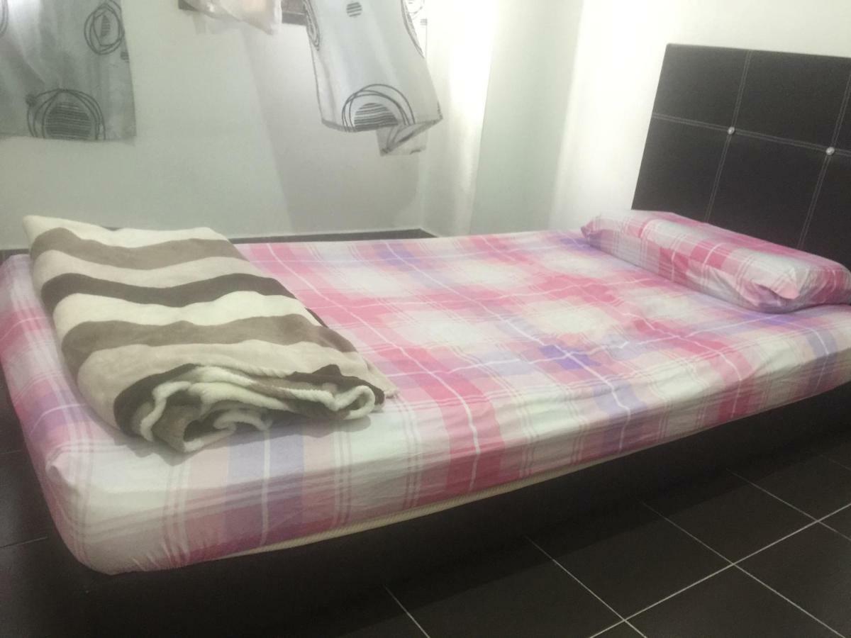 Jiaxin Hostel Улу Тирам Екстериор снимка