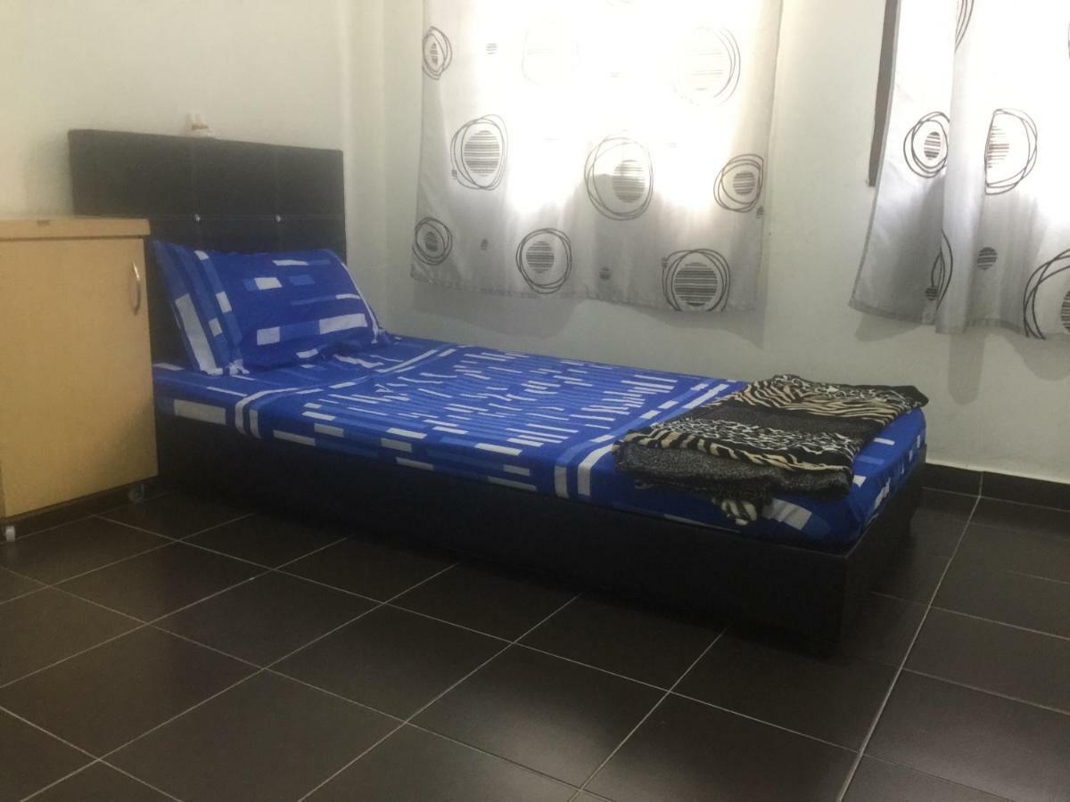Jiaxin Hostel Улу Тирам Екстериор снимка