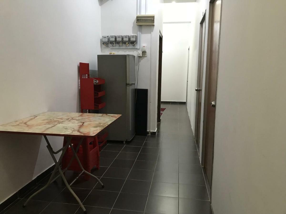 Jiaxin Hostel Улу Тирам Екстериор снимка
