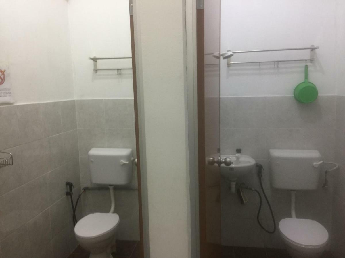 Jiaxin Hostel Улу Тирам Екстериор снимка