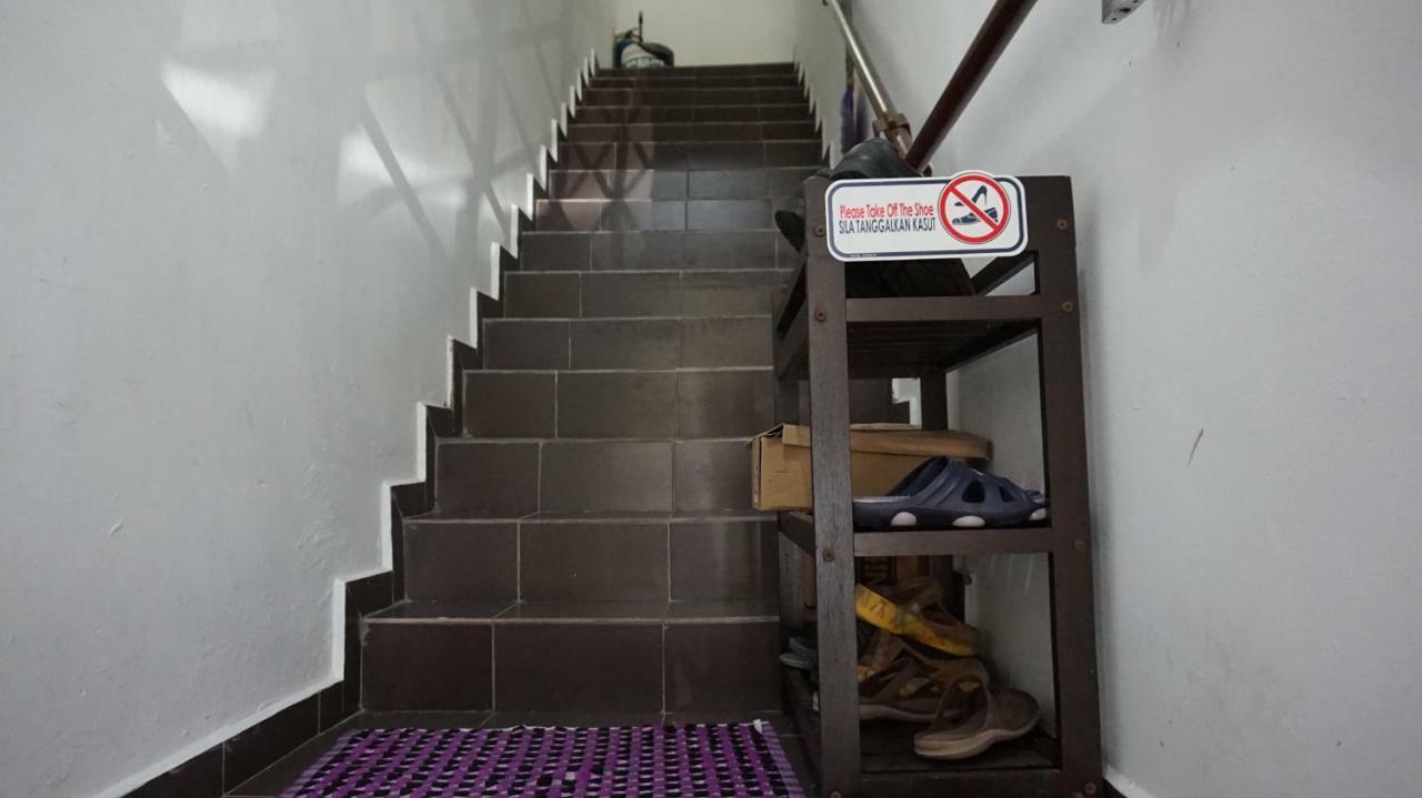 Jiaxin Hostel Улу Тирам Екстериор снимка